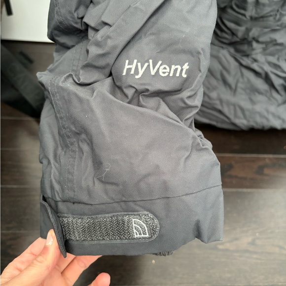 The North Face Winter Jacket with removable hood - Picture 5 of 7